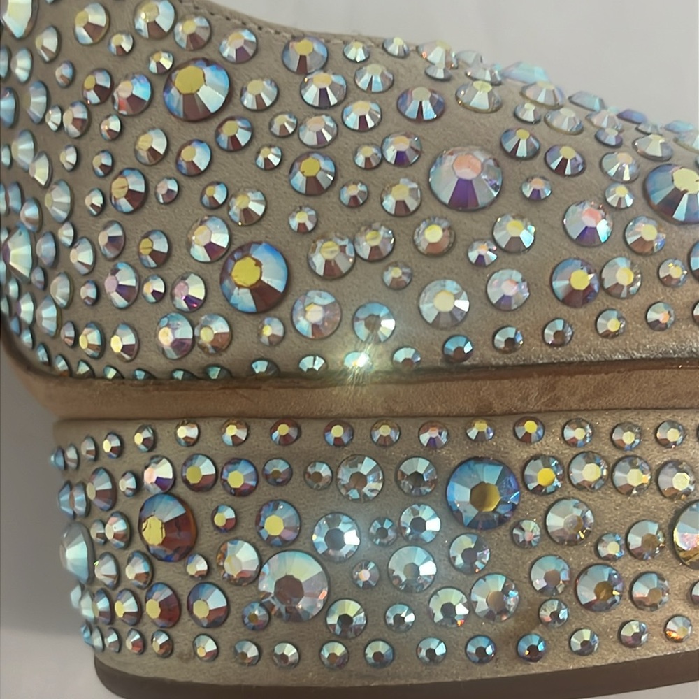 Le Silla Crystal Limited Platform Sandal - Picture 8 of 17